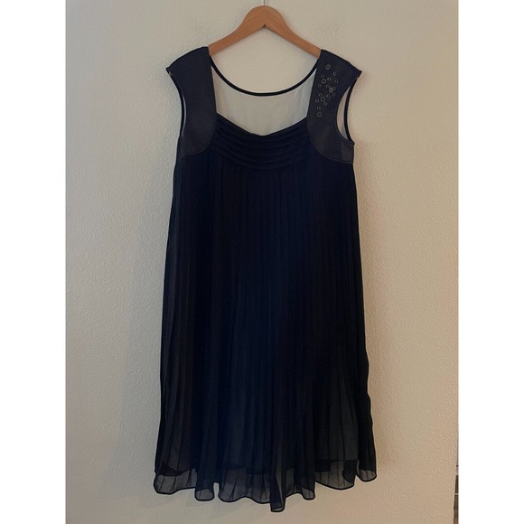 Meneser Grommet Button Embellished Pleated Shift Dress - Picture 2 of 11